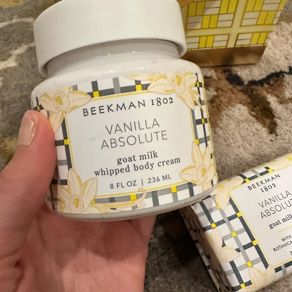 Beekman 1802 Vanilla Absolute Gift Set - Yellow and White Goat Milk